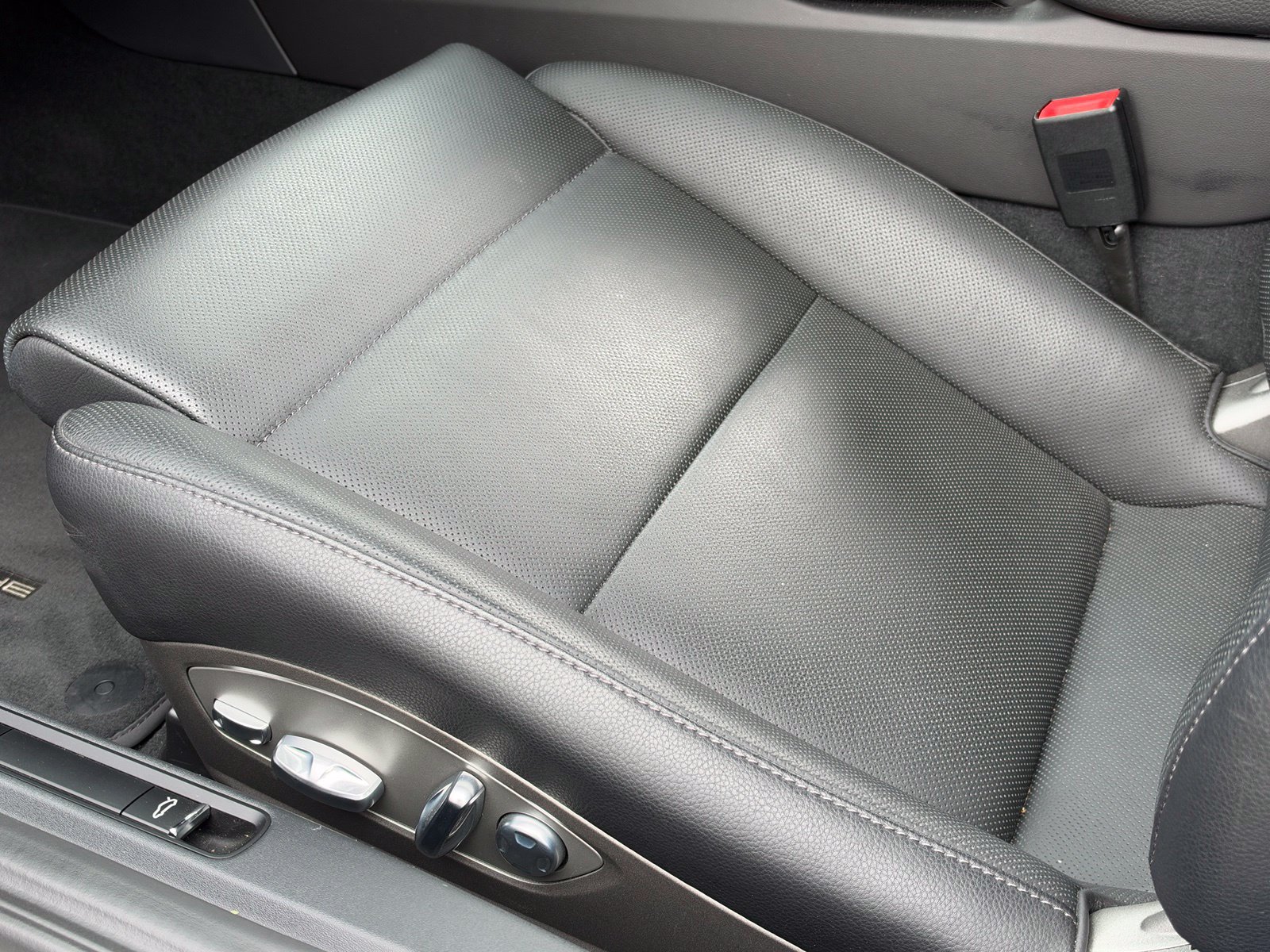 Certified 2025 Porsche 718 Cayman RWD image 30
