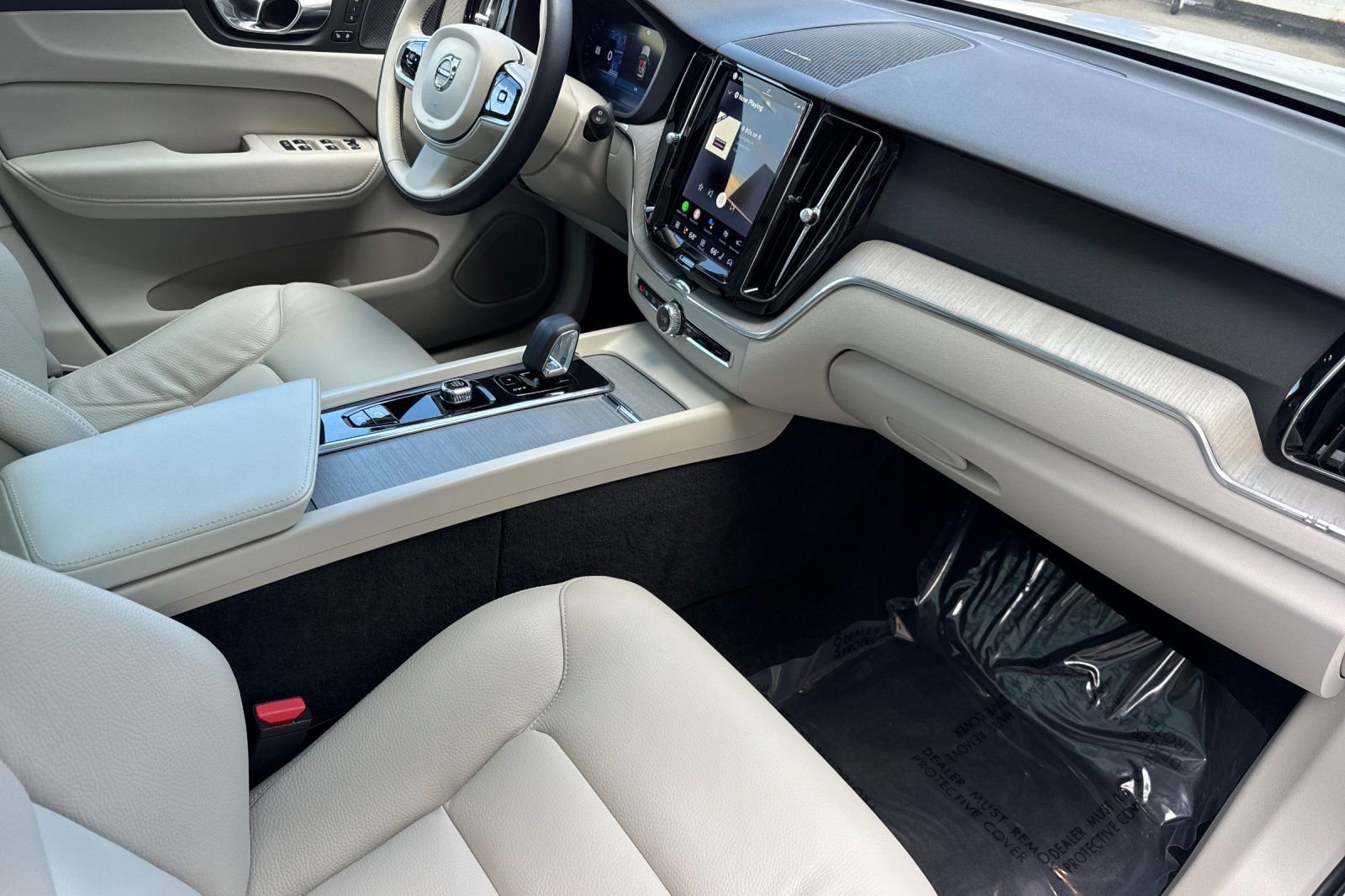 Certified 2023 Volvo XC60 B5 Plus w/ Protection Package Premier AWD/4WD image 19