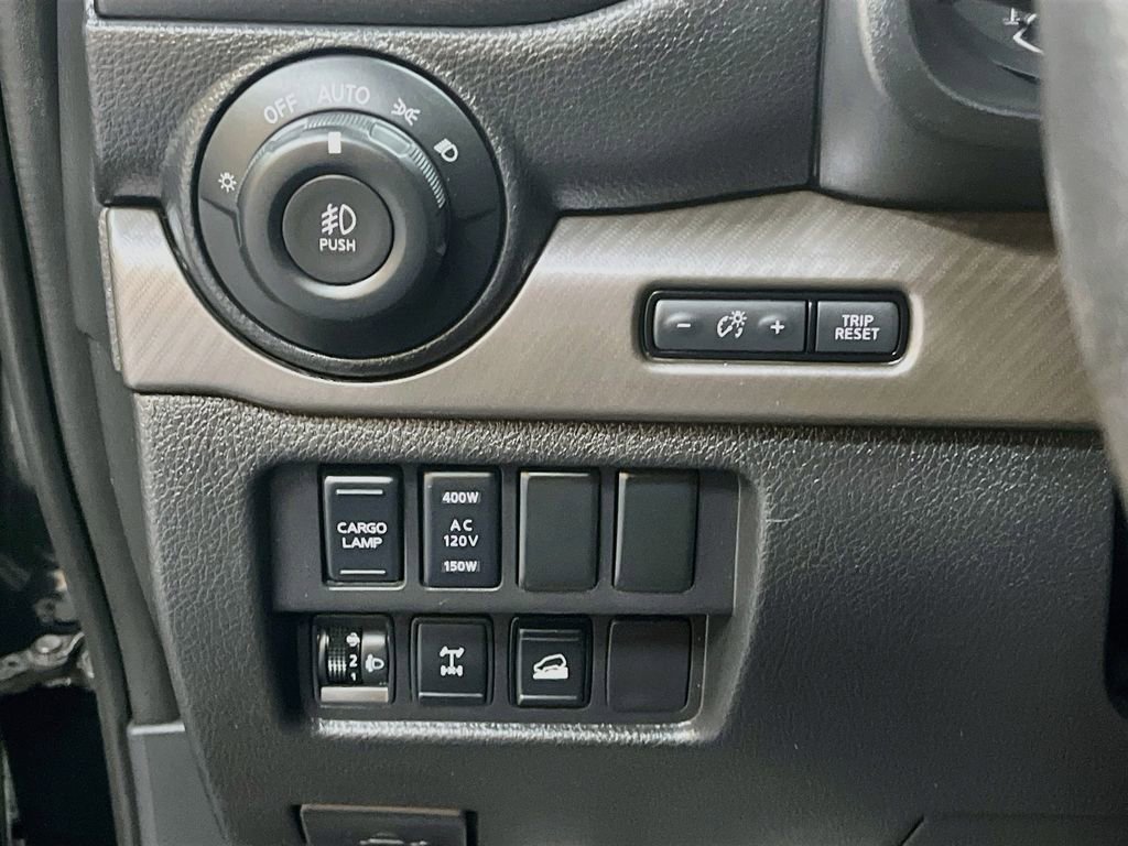 Used 2024 Nissan Titan PRO-4X w/ Pro-4x Convenience Package AWD/4WD image 10