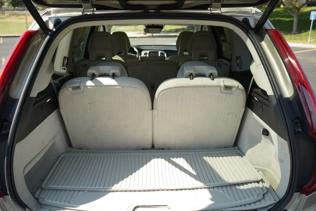 Used 2016 Volvo XC90 T6 Momentum w/ Momentum Plus Package AWD/4WD image 13