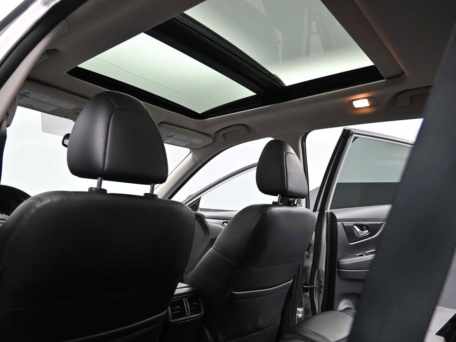 Used 2018 Nissan Rogue SL w/ Premium Package image 22