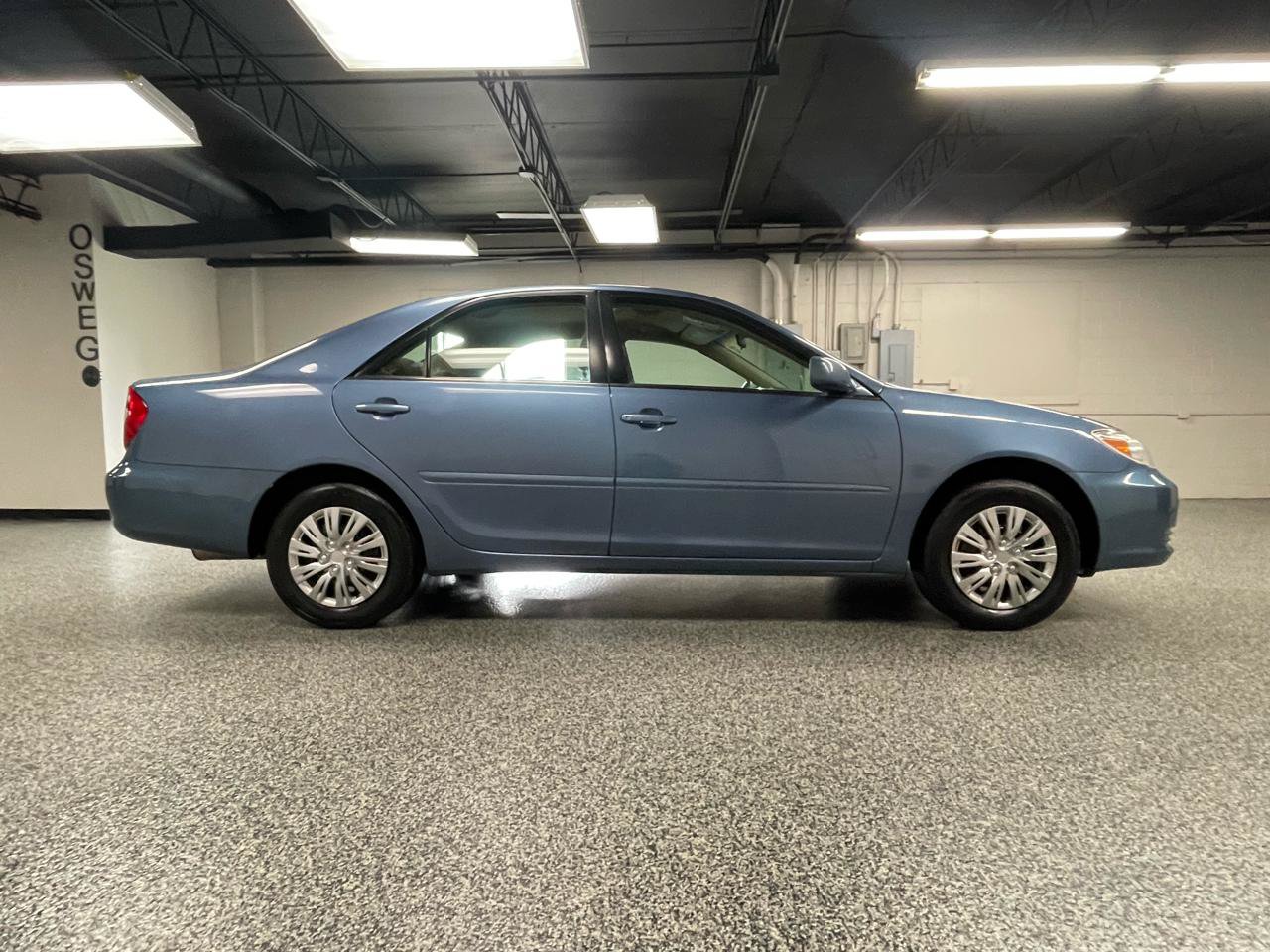Used 2004 Toyota Camry LE FWD image 5