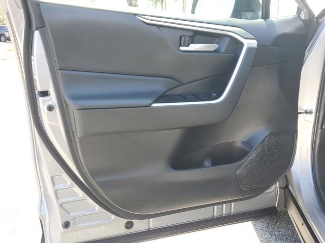 Used 2023 Toyota RAV4 XLE image 18