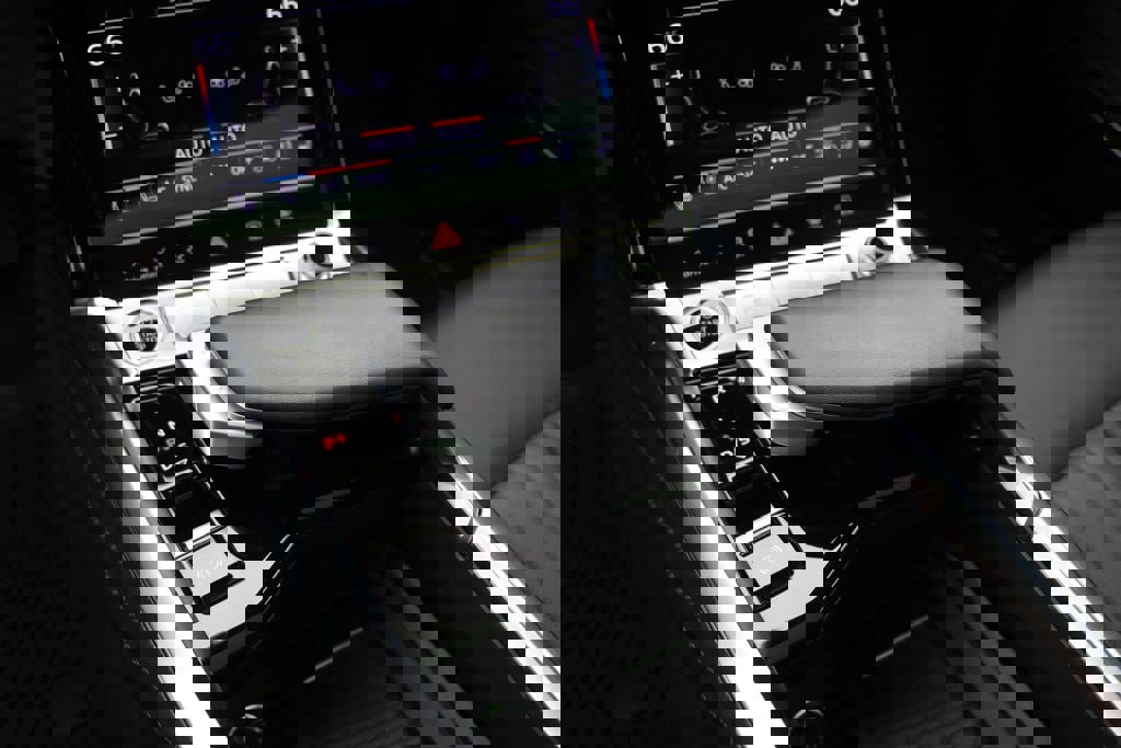 Used 2023 Audi e-tron Premium Plus w/ Premium Plus Package image 21