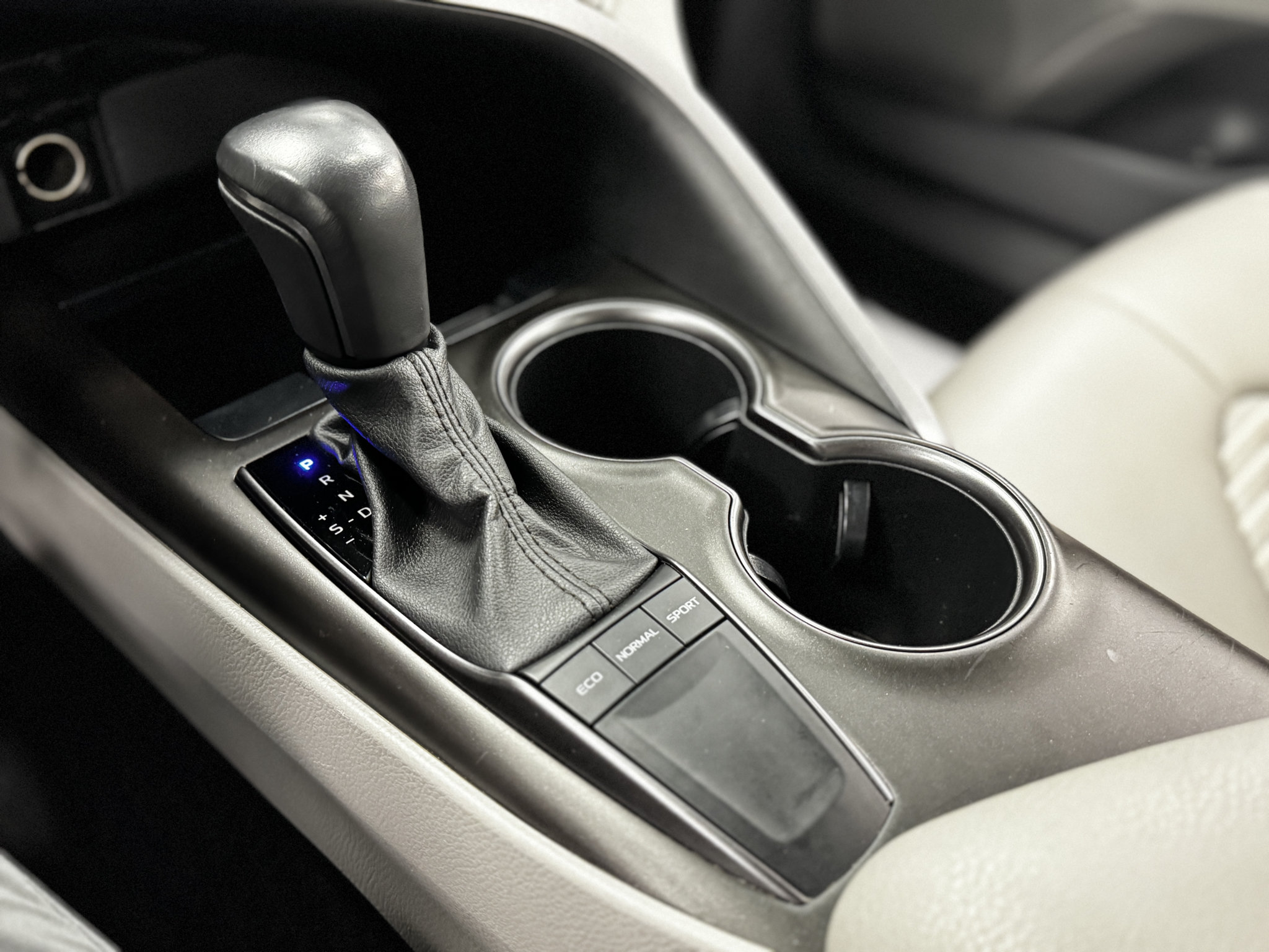 Used 2023 Toyota Camry SE FWD image 21