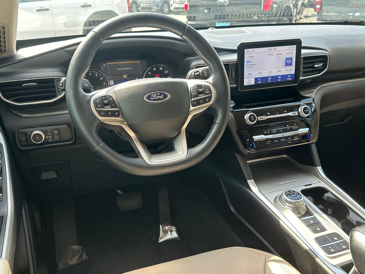 Certified 2022 Ford Explorer Limited w/ Equipment Group 301A RWD image 25