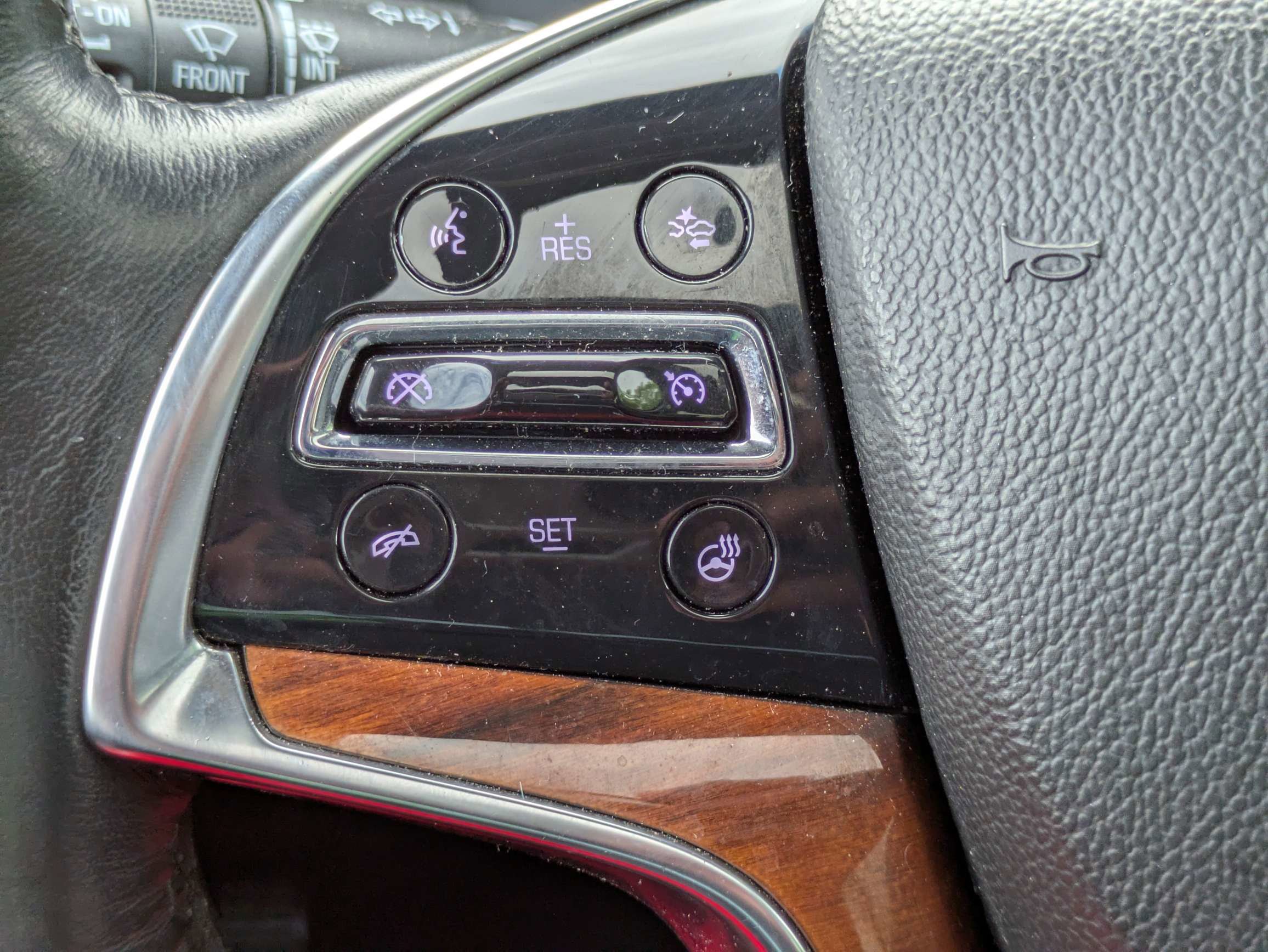 Used 2015 Cadillac Escalade Luxury RWD image 29