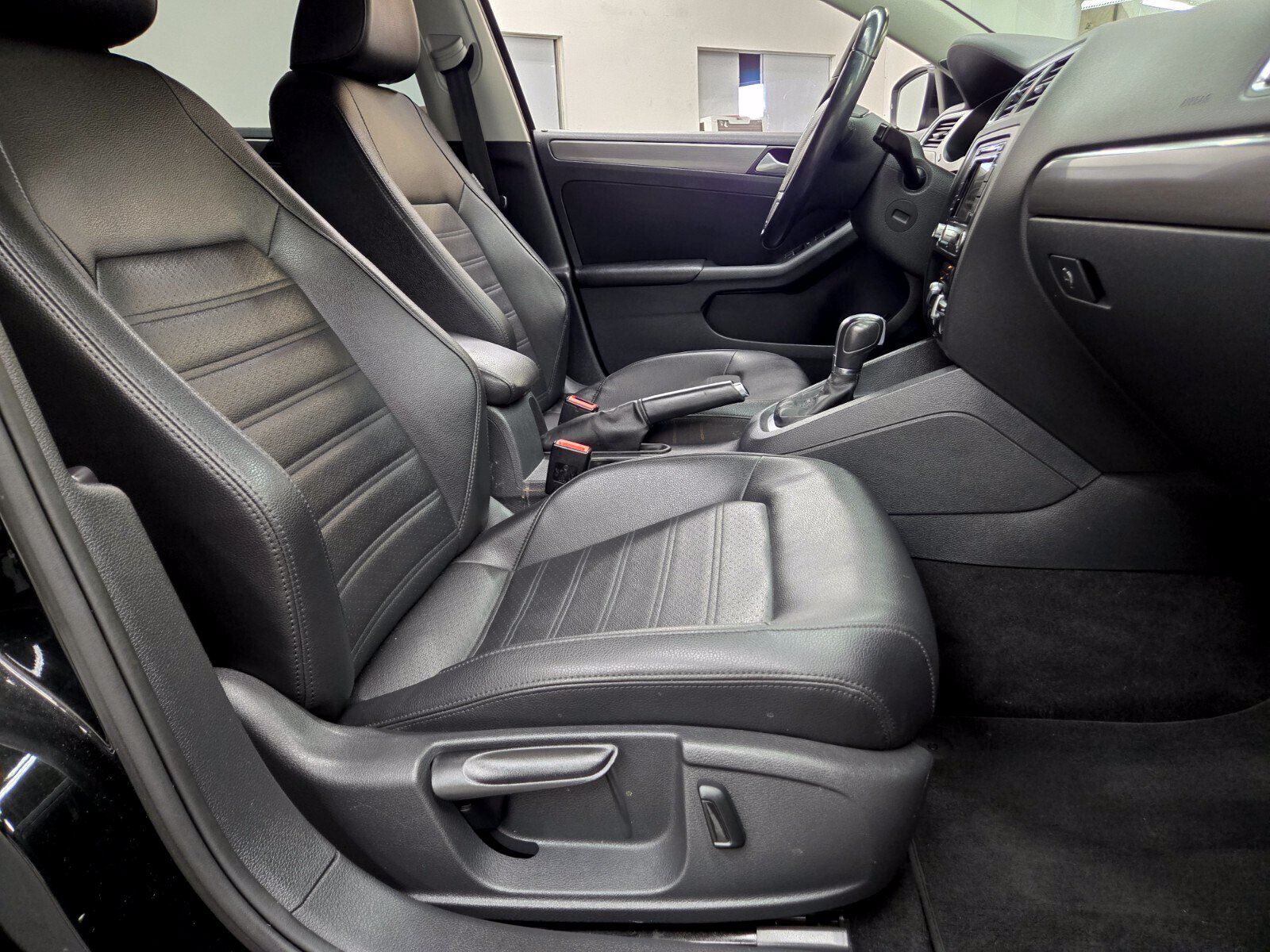 Used 2013 Volkswagen Jetta SEL FWD image 13