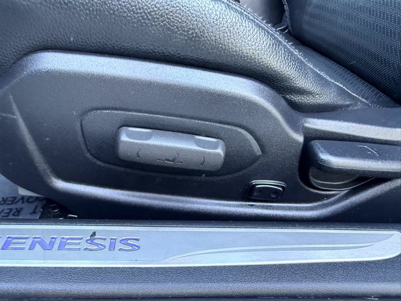 Used 2014 Hyundai Genesis 3.8 RWD image 16