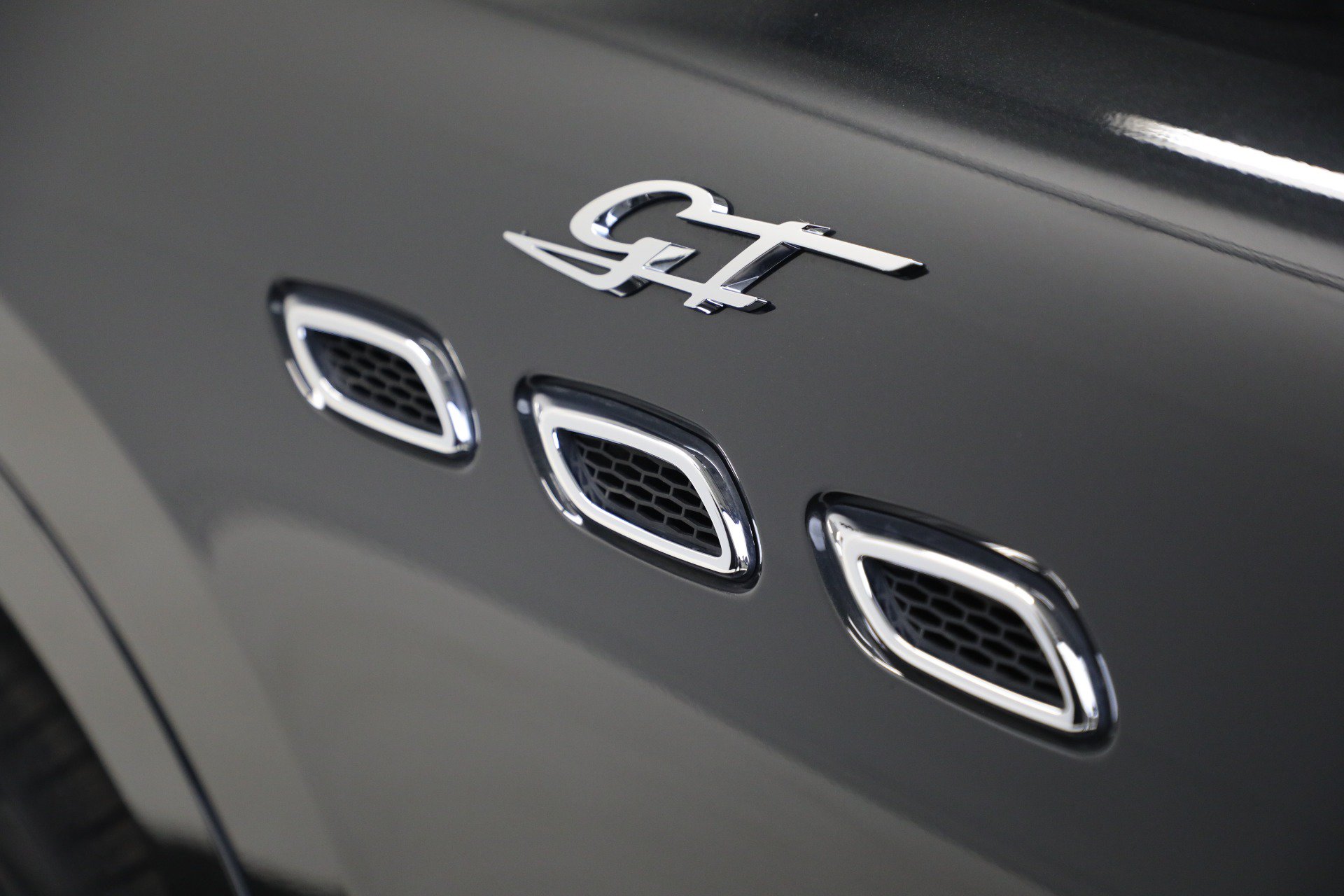Certified 2023 Maserati Levante GT AWD/4WD image 31