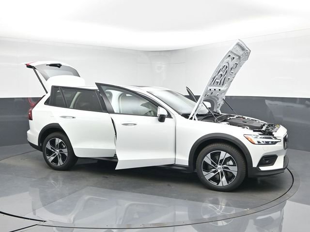 New 2026 Volvo V60 B5 Cross Country Plus w/ Protection Package Premier image 55
