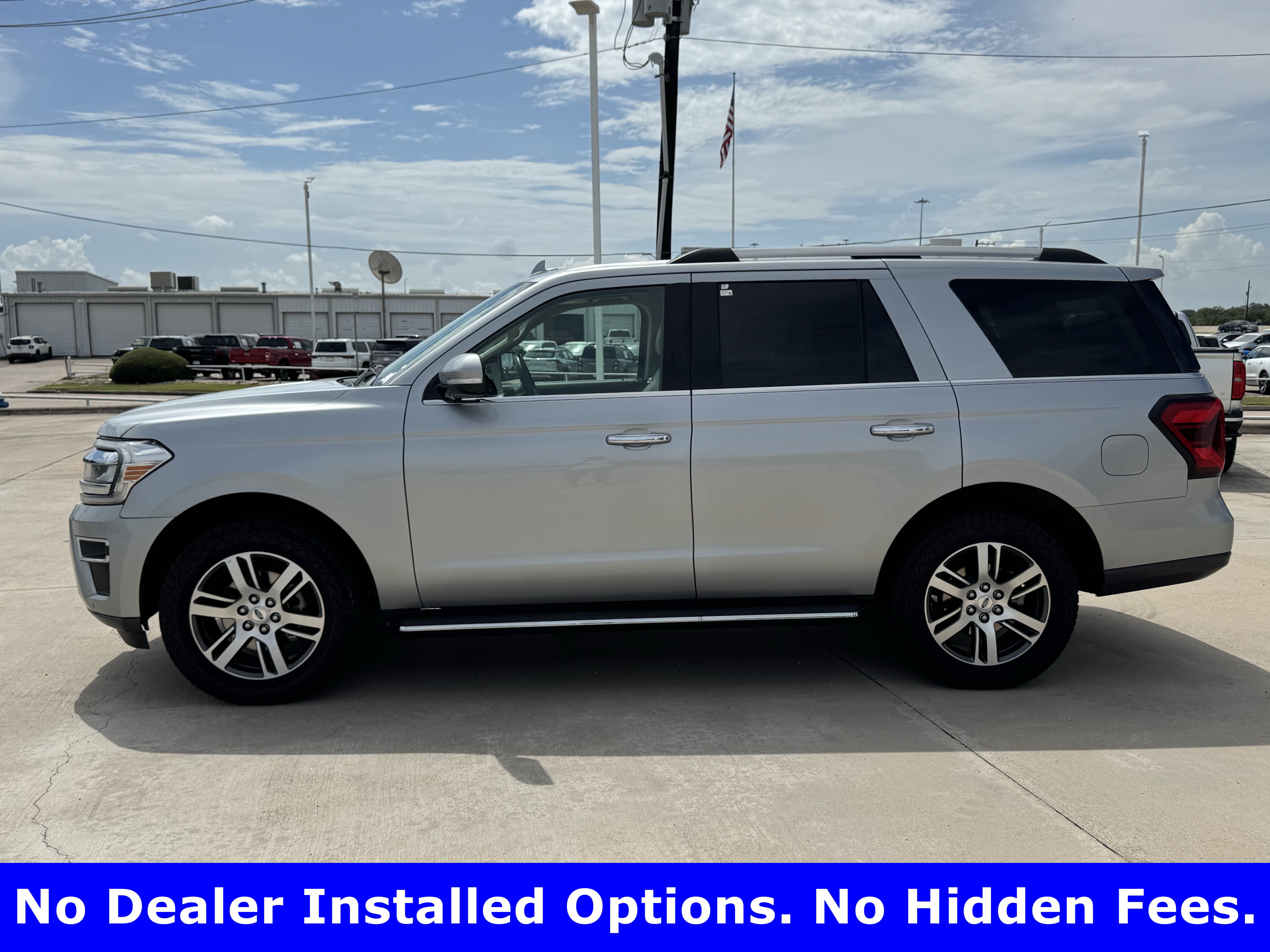 Used 2023 Ford Expedition Limited AWD/4WD image 3