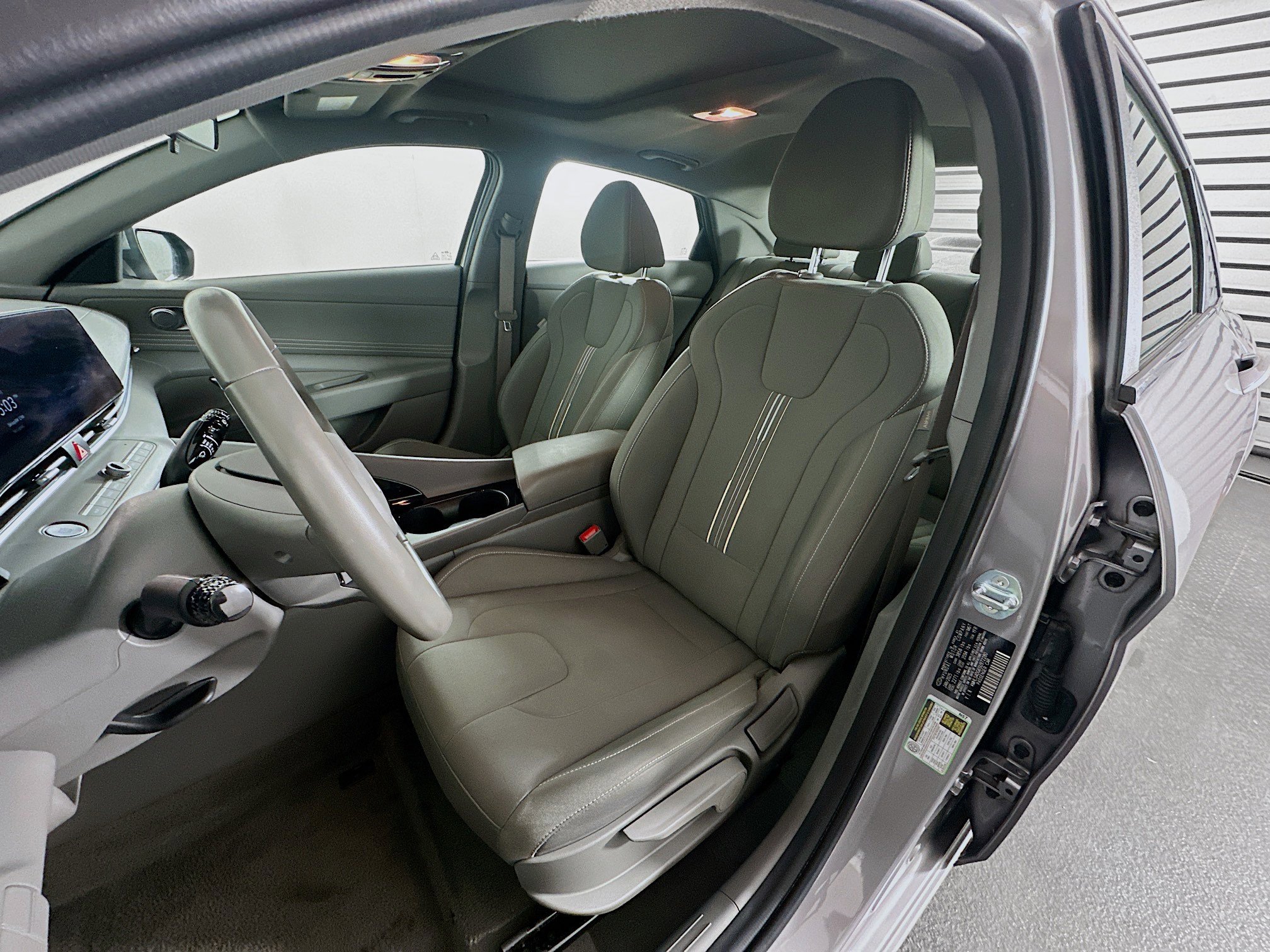 Used 2025 Hyundai Elantra SEL FWD image 13