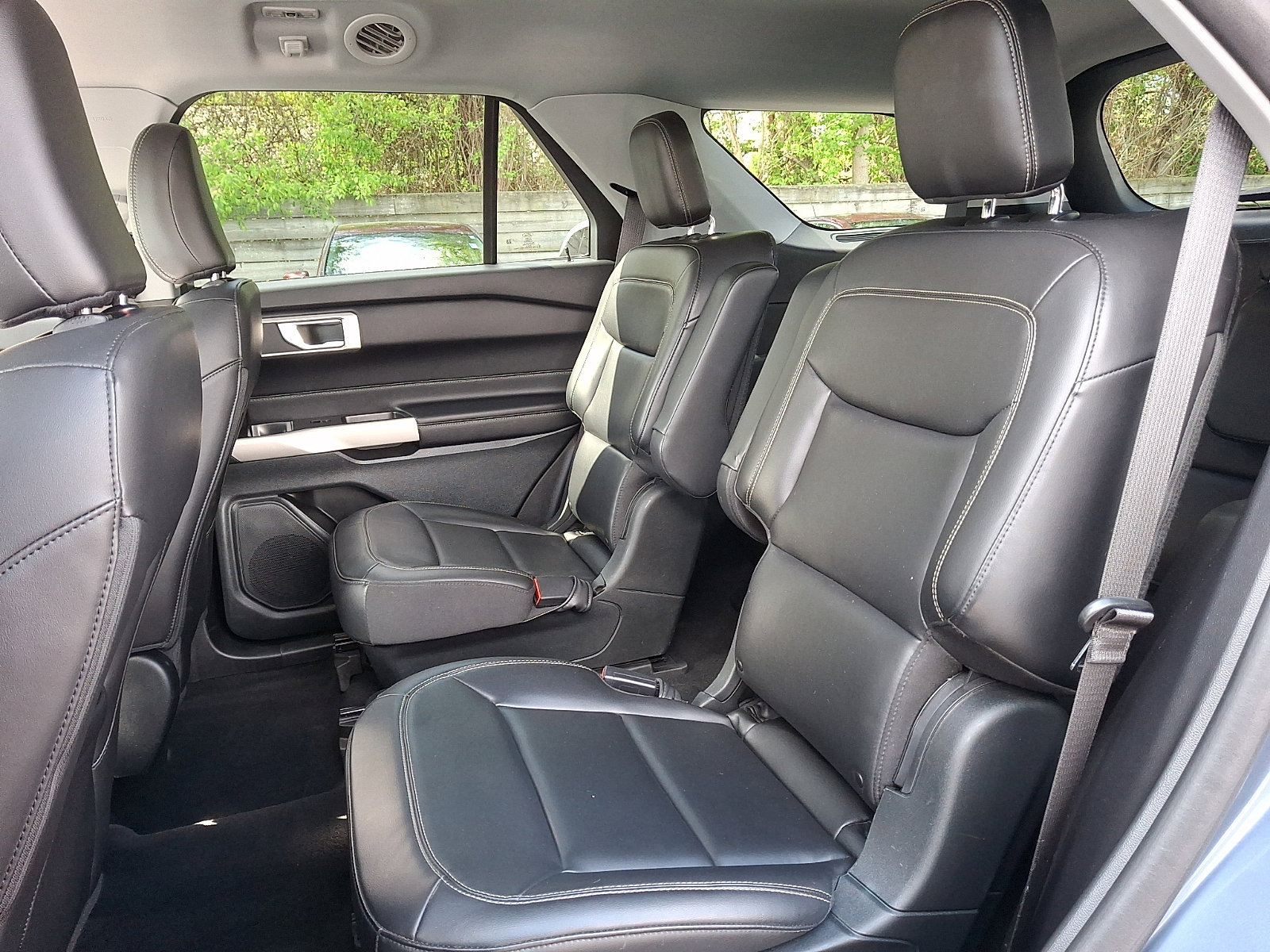 Used 2021 Ford Explorer XLT w/ Equipment Group 202A image 9