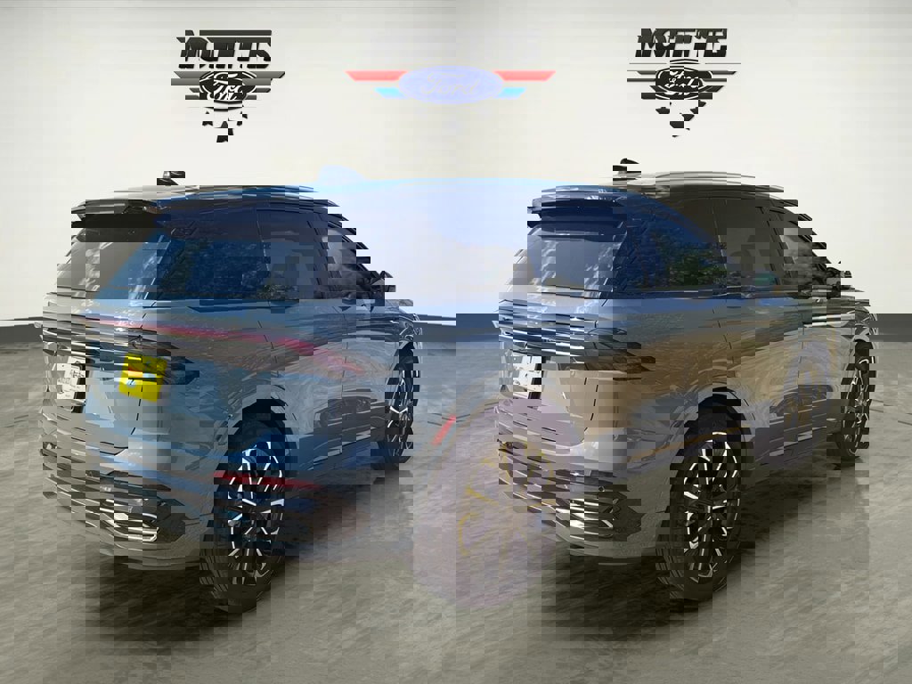 Used 2025 Lincoln Nautilus Reserve image 5