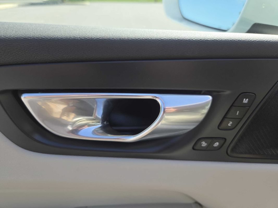 Used 2022 Volvo XC60 B5 Inscription AWD/4WD image 16