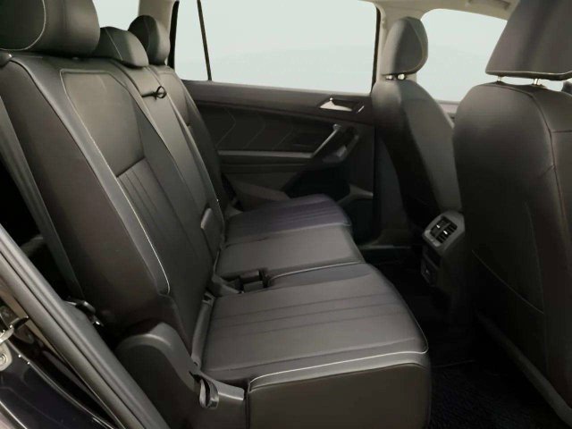 Used 2023 Volkswagen Tiguan SE w/ Panoramic Sunroof Package FWD image 25