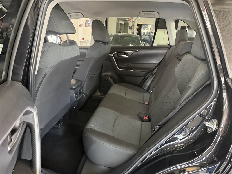 Used 2025 Toyota RAV4 XLE AWD/4WD image 45