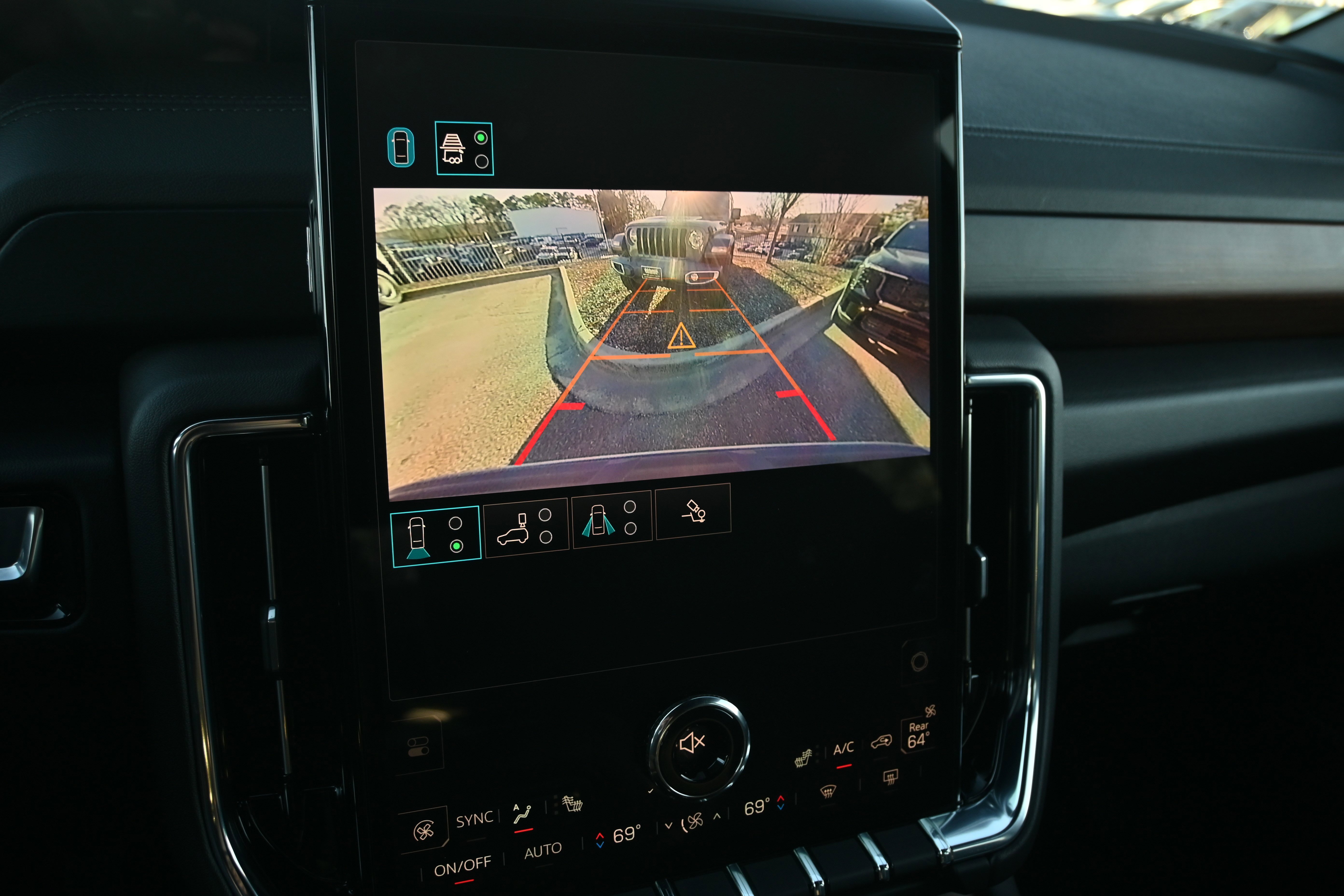 Used 2025 GMC Yukon Denali image 16