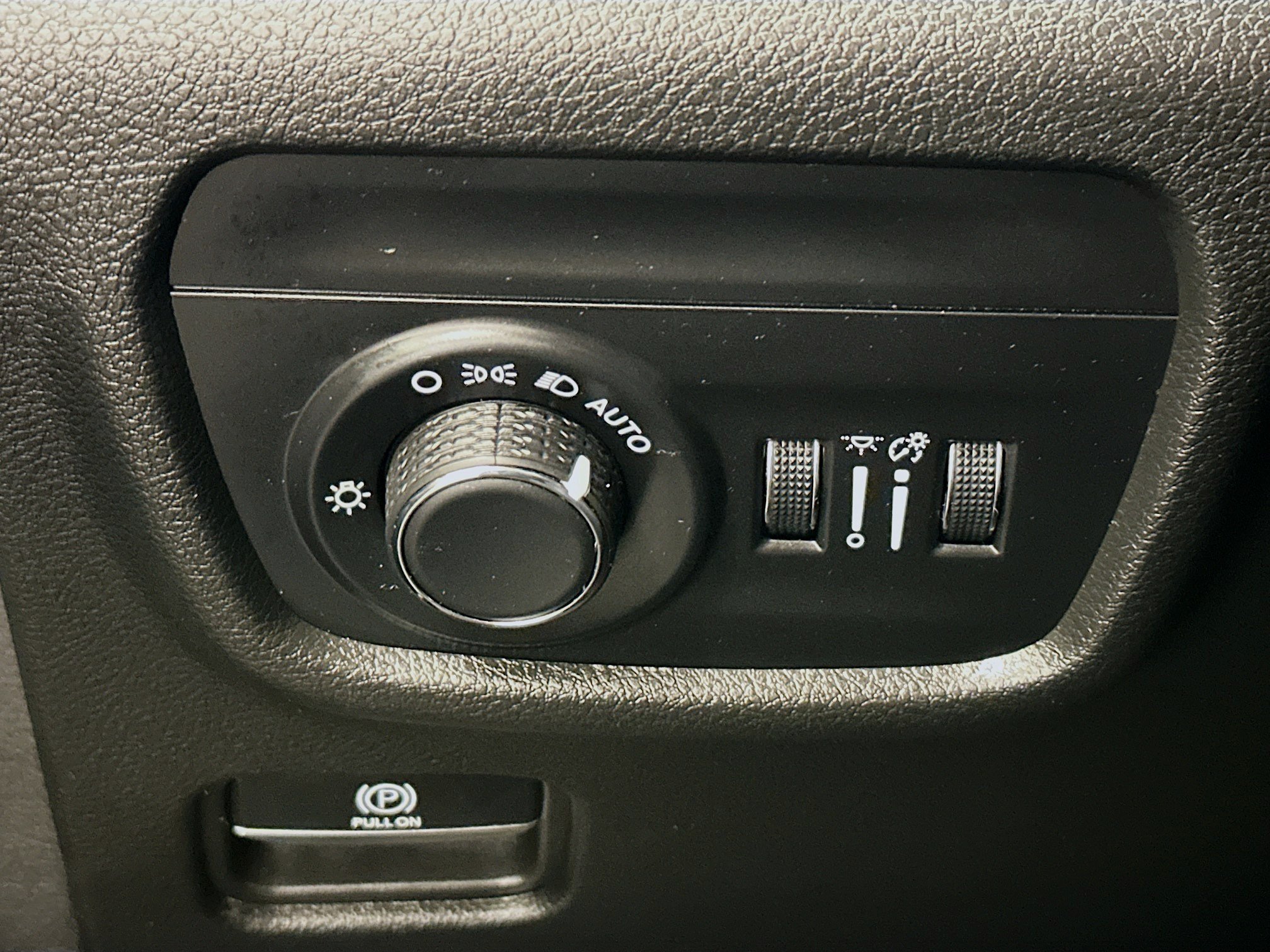 Used 2023 Jeep Grand Cherokee L Laredo AWD/4WD image 17