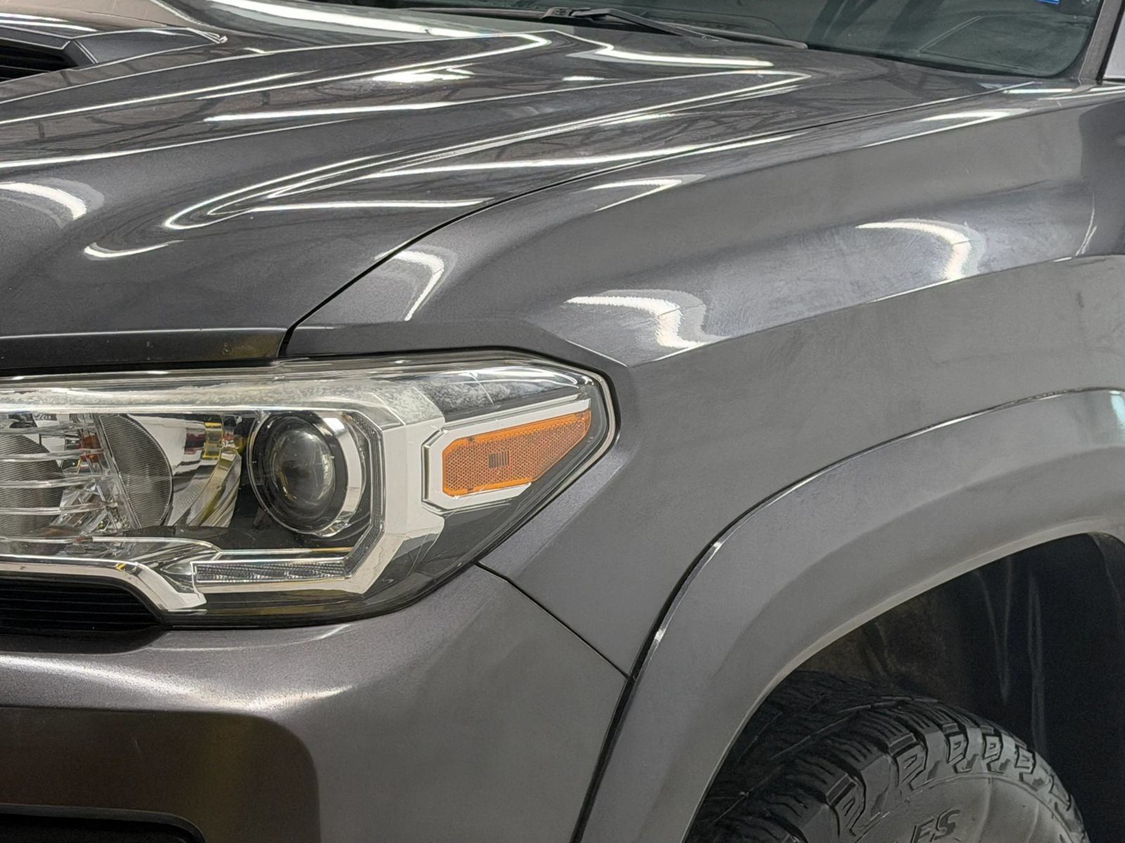 Used 2020 Toyota Tacoma TRD Sport AWD/4WD image 4
