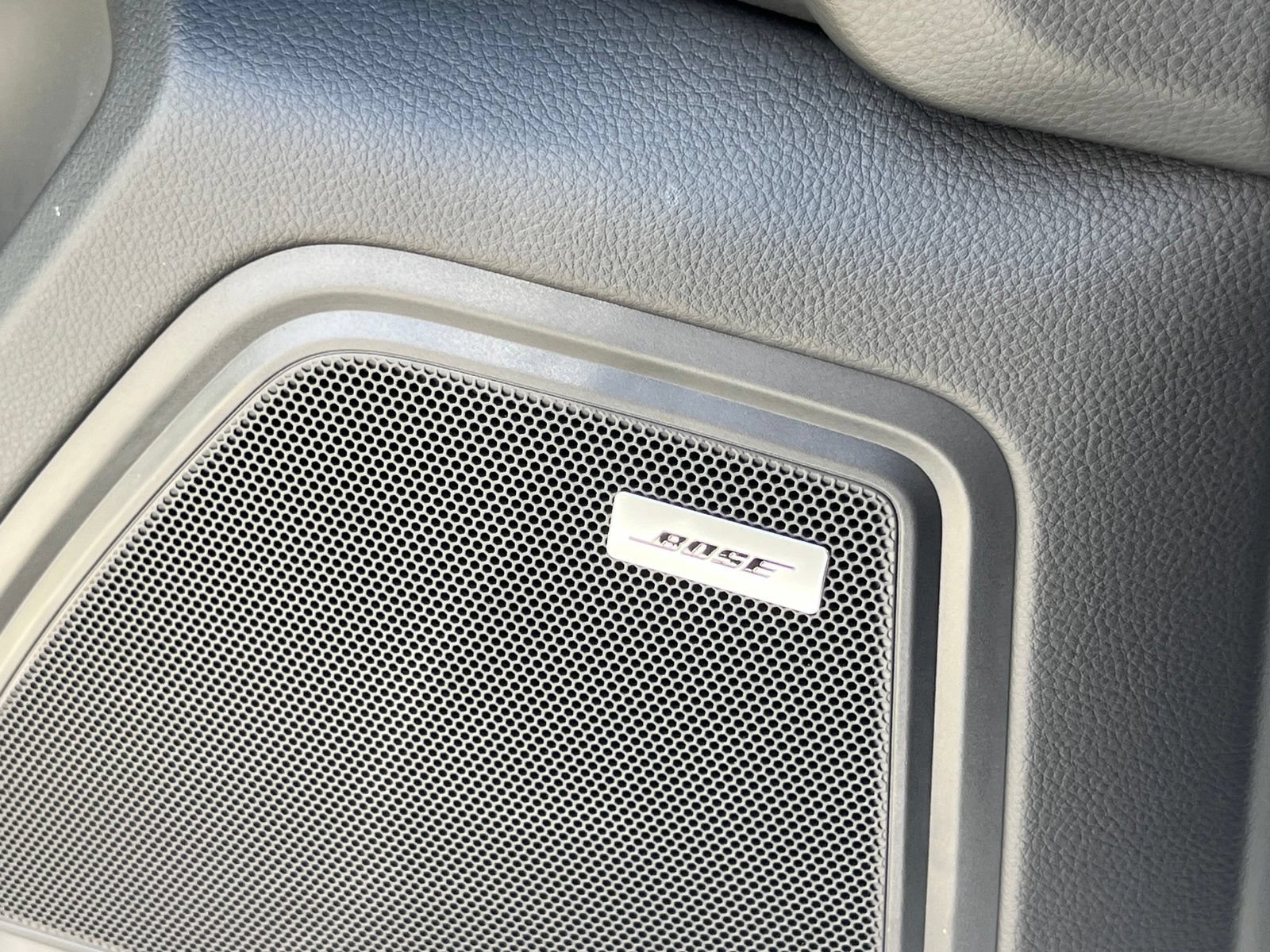 Certified 2026 Porsche Macan Turbo AWD/4WD image 36