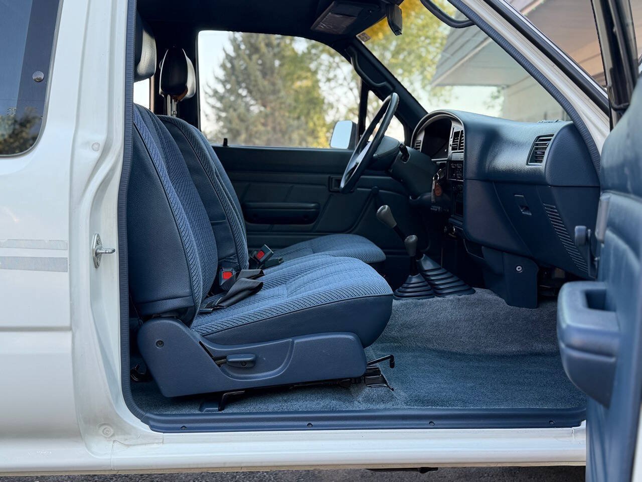 Used 1992 Toyota Pickup Deluxe AWD/4WD image 46