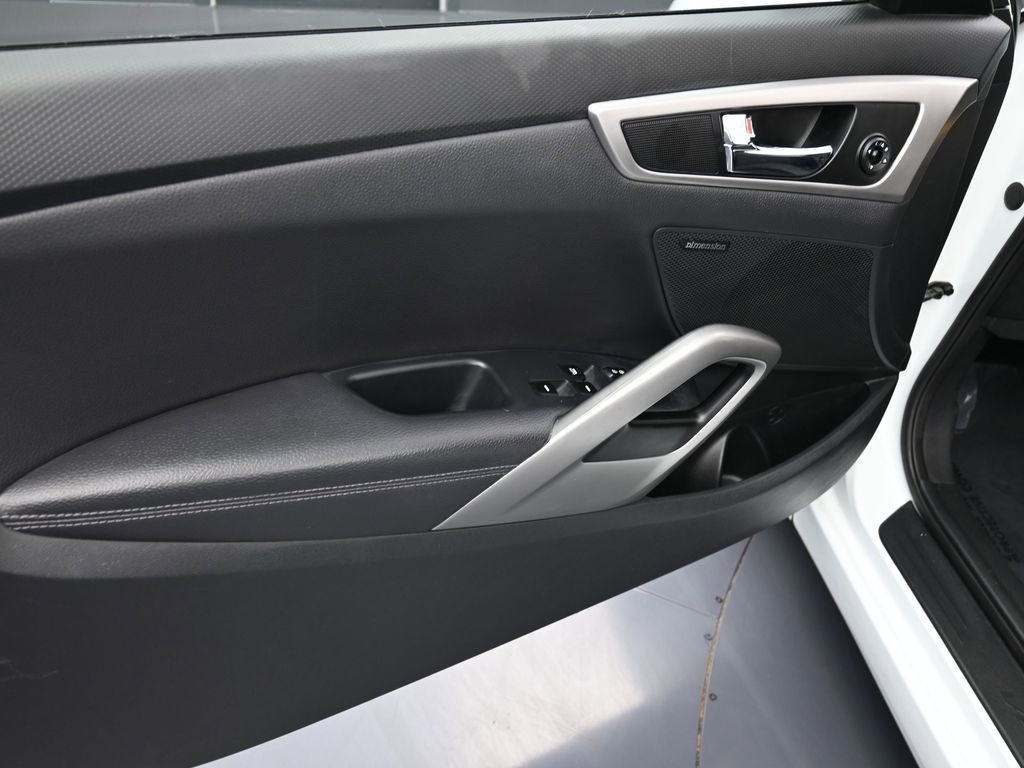 Used 2013 Hyundai Veloster w/ Style Pkg image 14