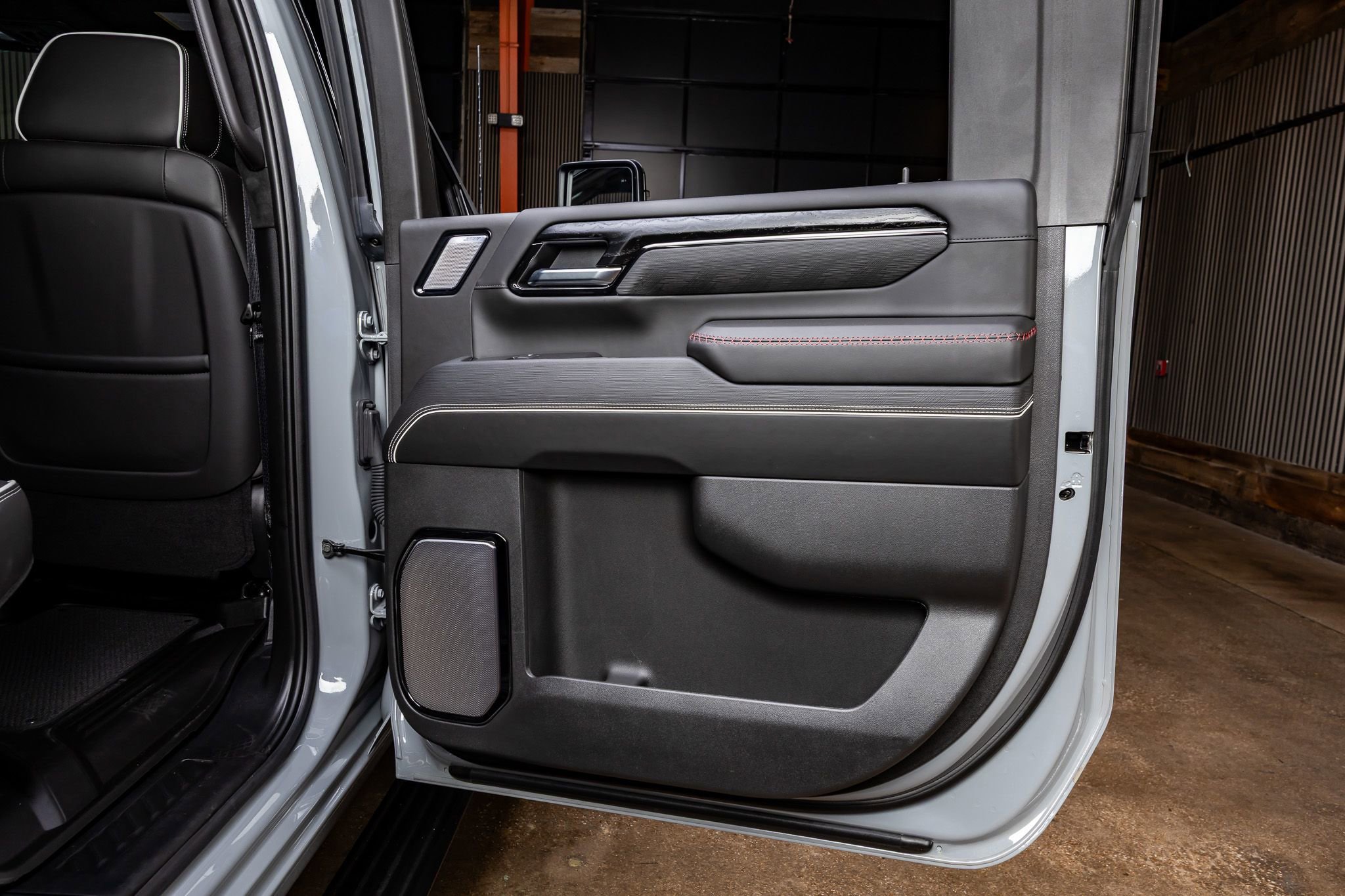 Used 2025 GMC Sierra 2500 AT4X image 38