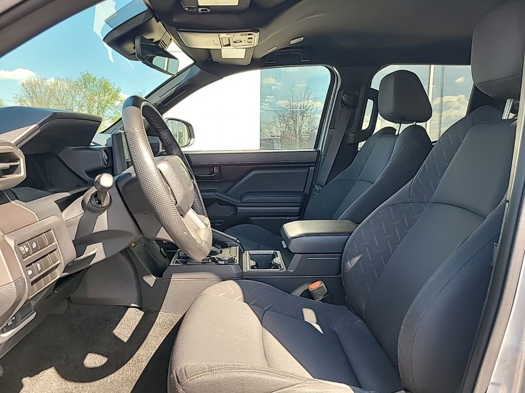 Used 2024 Toyota Tacoma SR5 AWD/4WD image 7