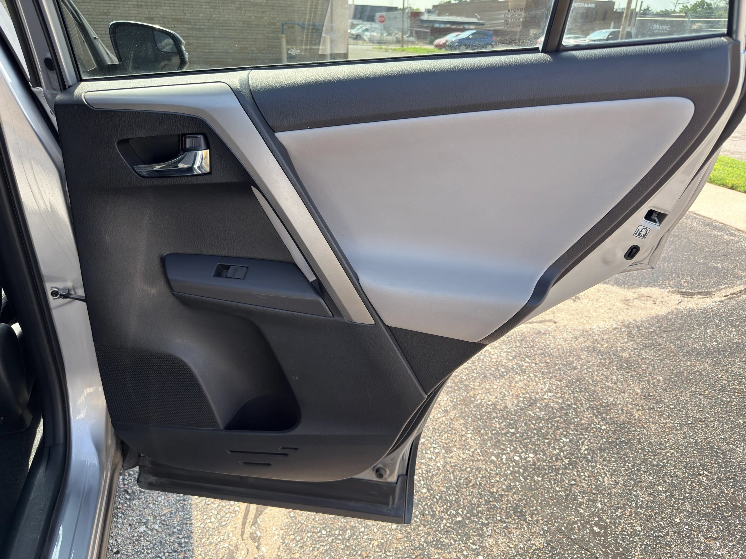 Used 2016 Toyota RAV4 XLE FWD image 31