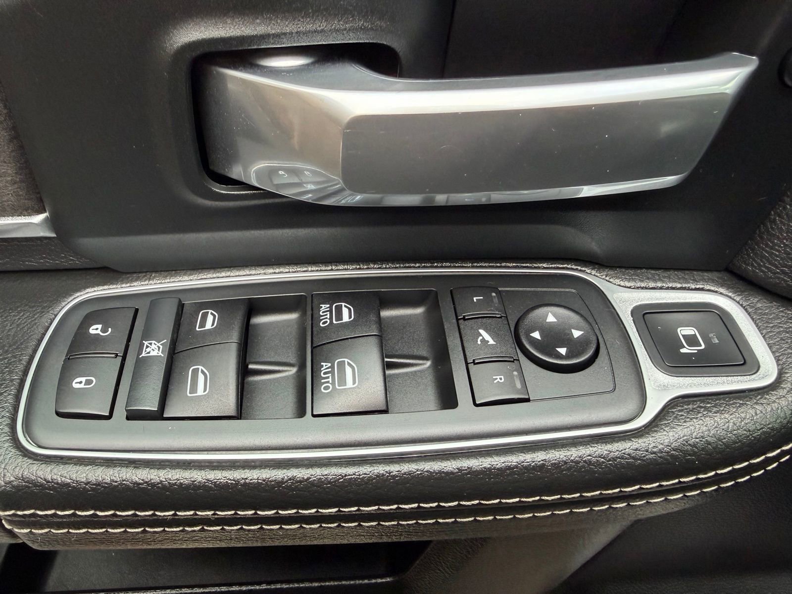 Used 2020 RAM 3500 Laramie image 15