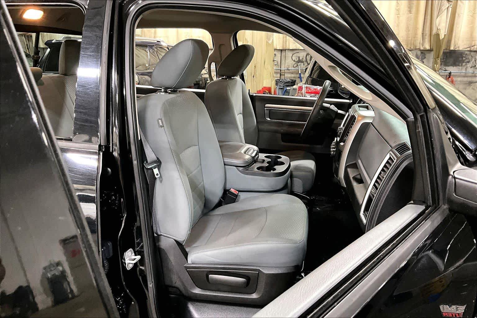 Used 2019 RAM 1500 Classic SLT RWD image 9