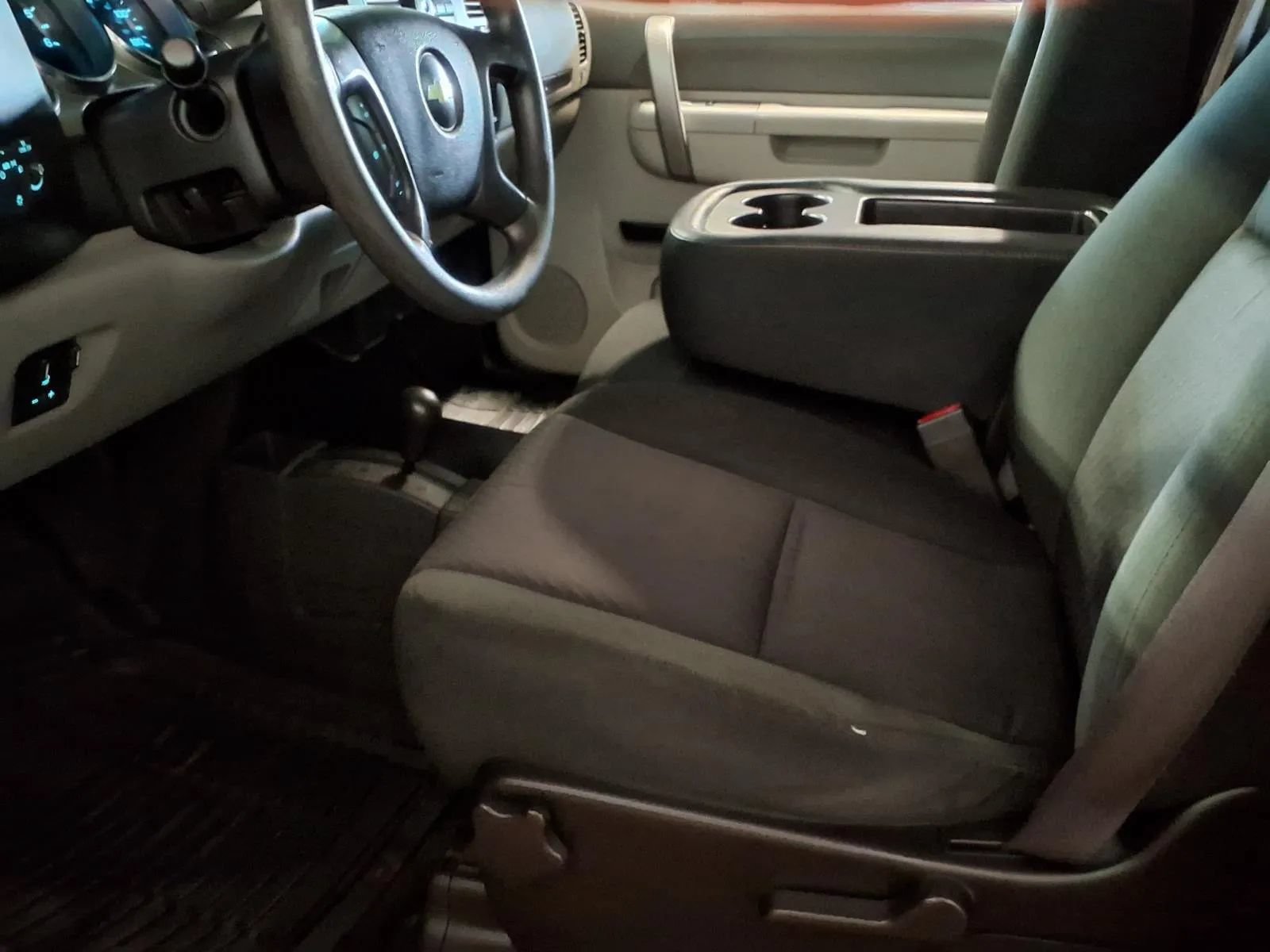Used 2010 Chevrolet Silverado 3500 W/T AWD/4WD image 14