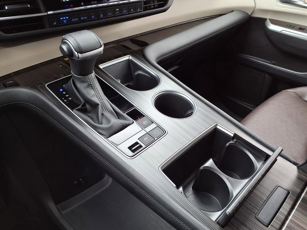 Used 2023 Toyota Sienna Platinum image 26