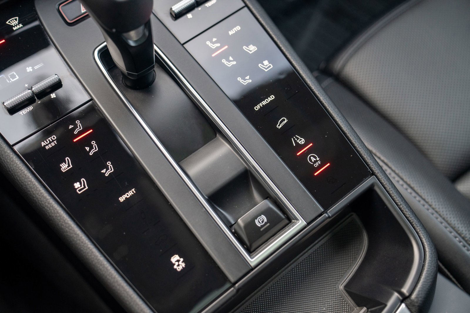 Certified 2025 Porsche Macan image 19