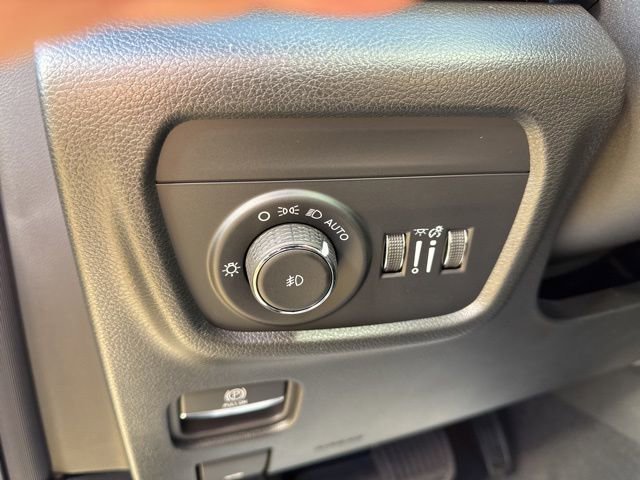 New 2025 Jeep Grand Cherokee Limited w/ Luxury Tech Group II AWD/4WD image 35