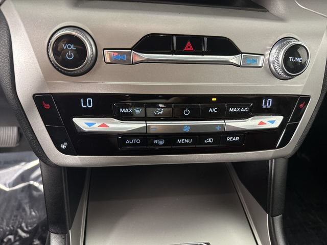 Used 2020 Ford Explorer XLT w/ Comfort Package AWD/4WD image 9