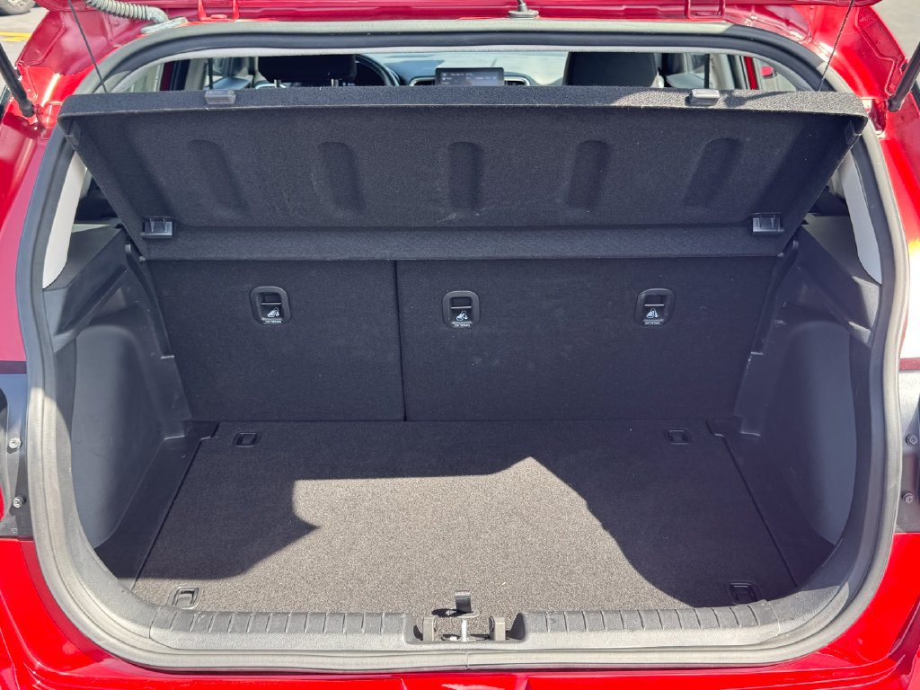 Used 2025 Hyundai Venue SEL FWD image 16