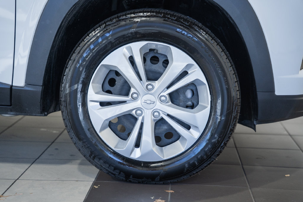 Used 2025 Chevrolet Trax LS FWD image 14