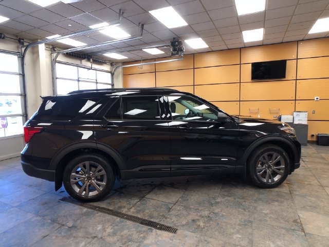 New 2026 Ford Explorer Active w/ Active Comfort Package AWD/4WD image 8