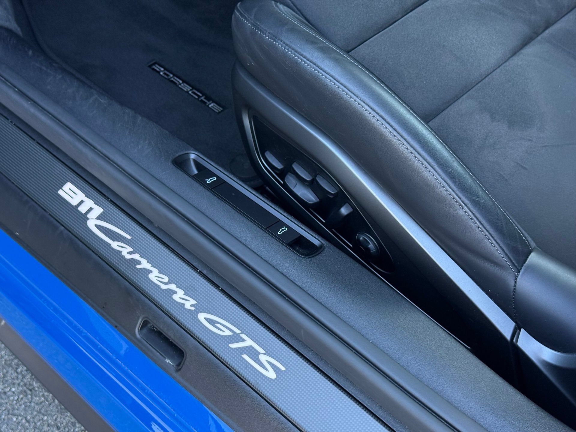 Certified 2025 Porsche 911 Carrera 4 GTS AWD/4WD image 30