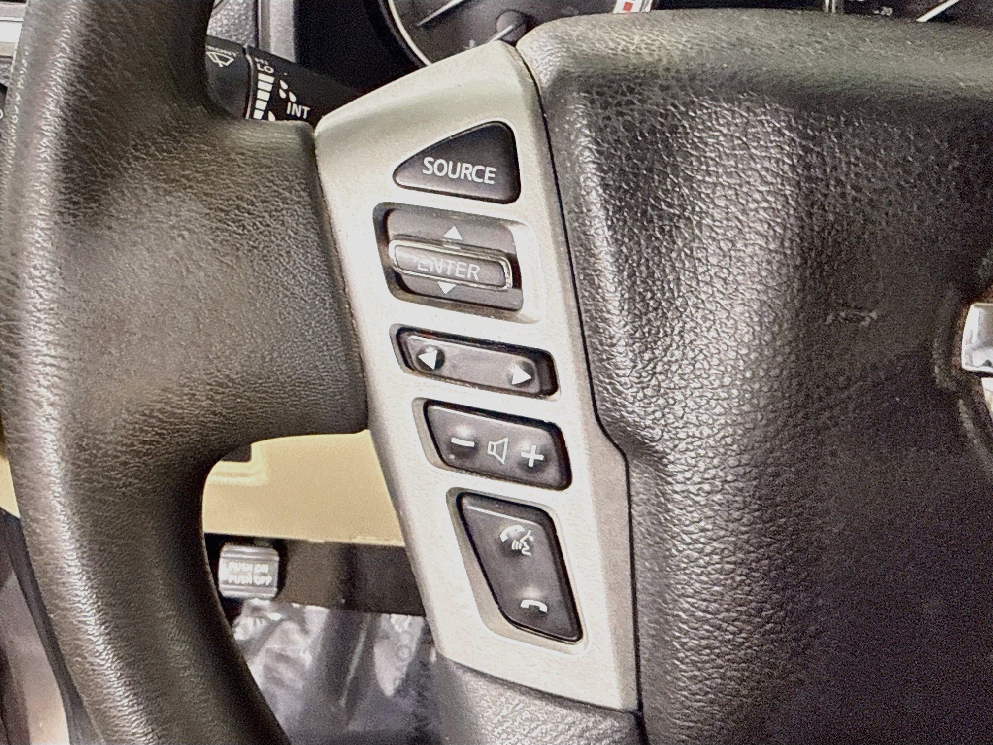 Used 2017 Nissan Titan SV RWD image 14