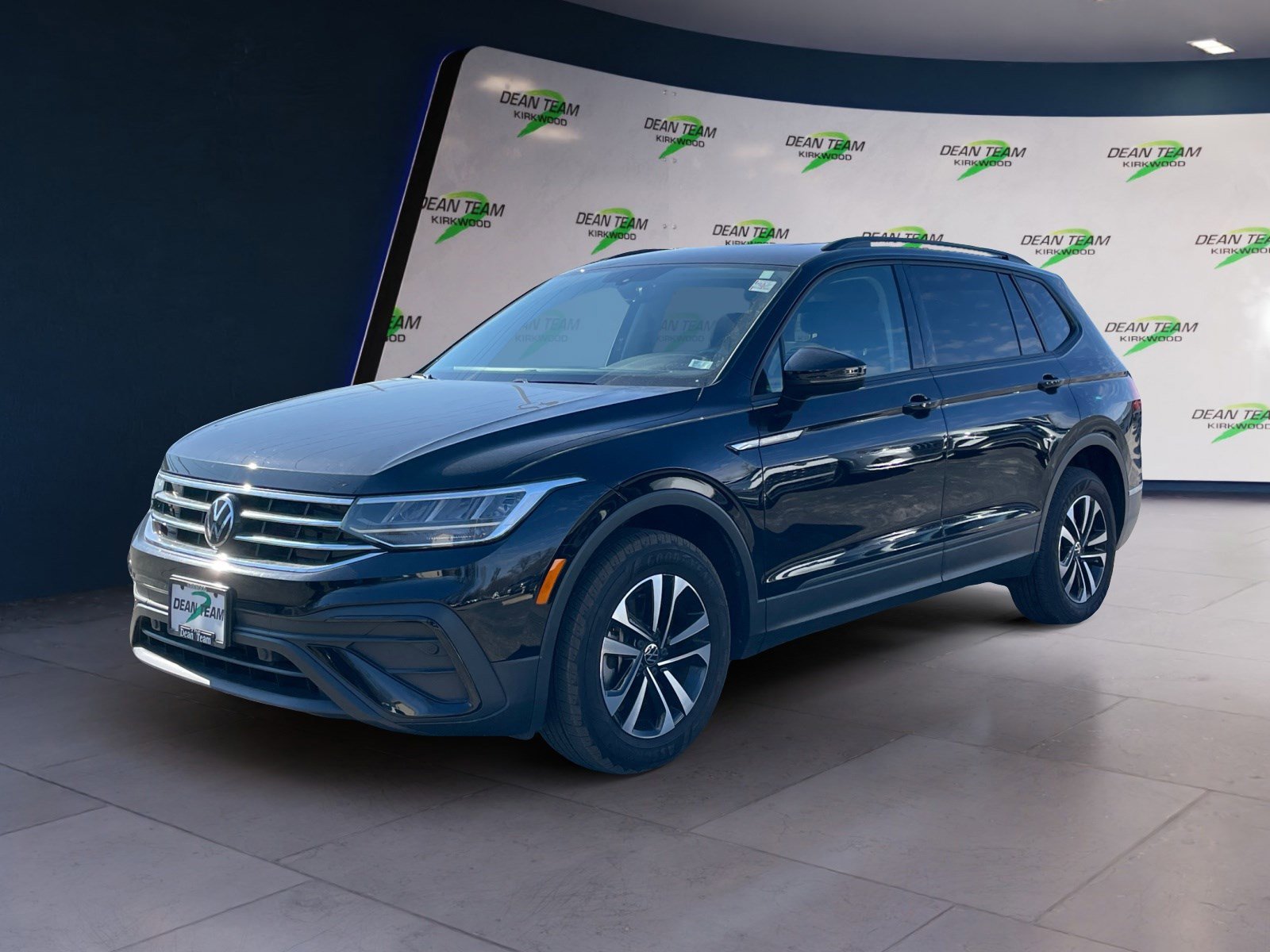 Used 2023 Volkswagen Tiguan S FWD image 3