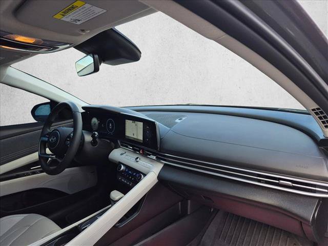 Used 2025 Hyundai Elantra Limited FWD image 19