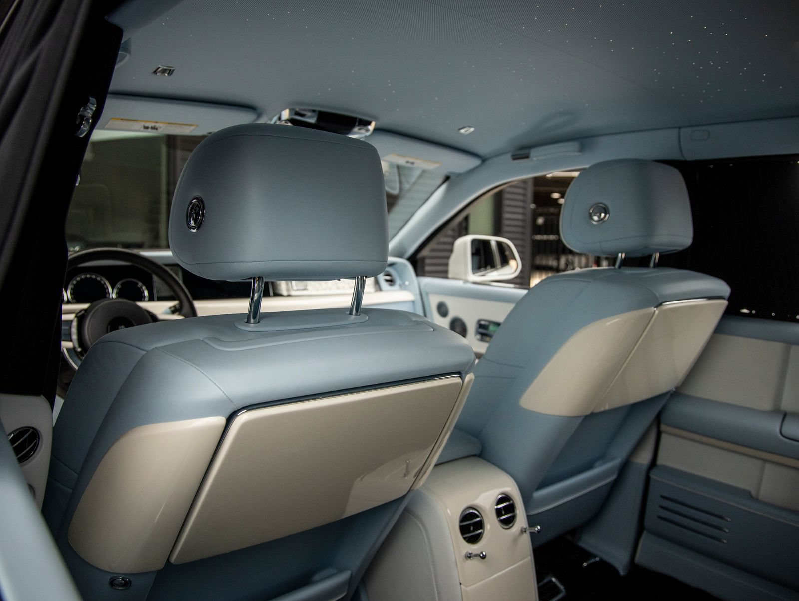 Used 2023 Rolls-Royce Phantom Extended Wheelbase w/ Leather Finishing Pack RWD image 39