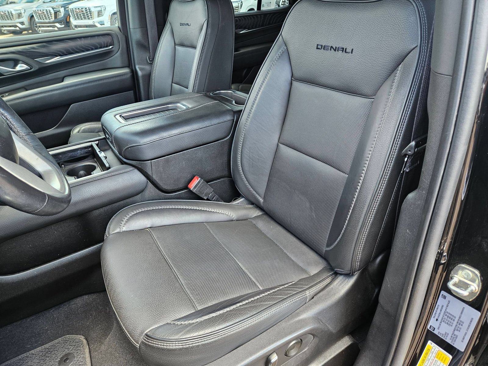 Used 2022 GMC Yukon Denali w/ Advanced Technology Package AWD/4WD image 22