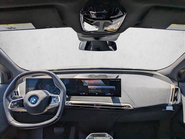 Used 2023 BMW iX xDrive50 w/ Sport Package AWD/4WD image 17