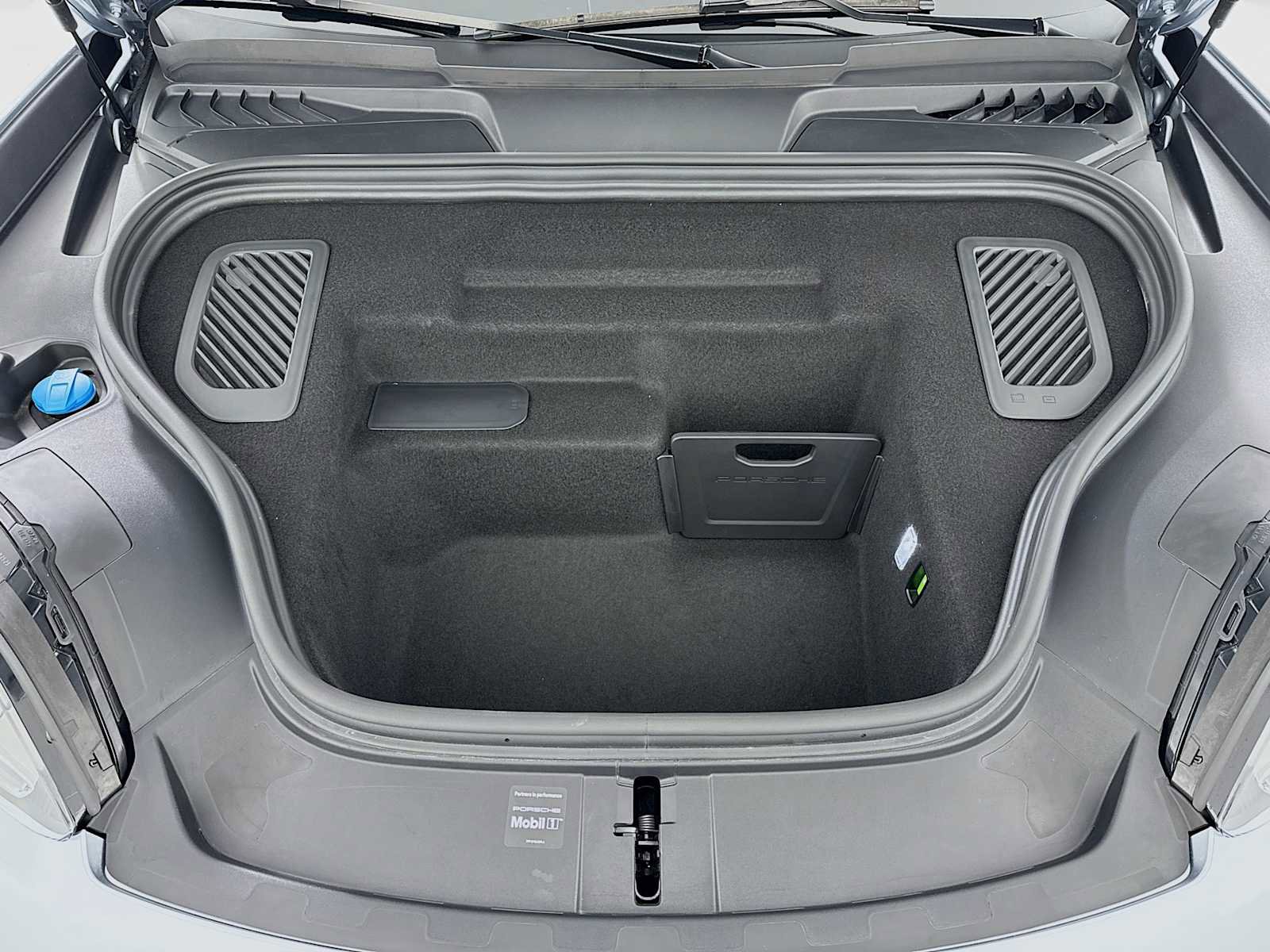 Certified 2025 Porsche Macan Electric image 31