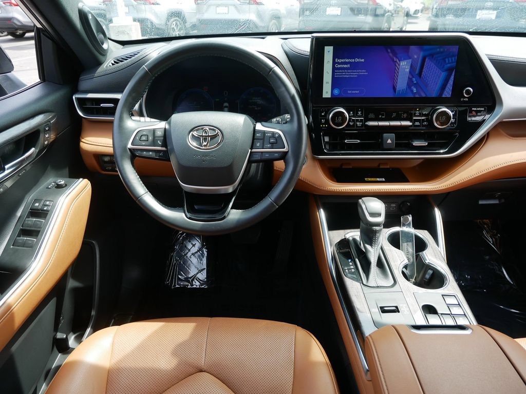 Used 2023 Toyota Highlander Platinum AWD/4WD image 12